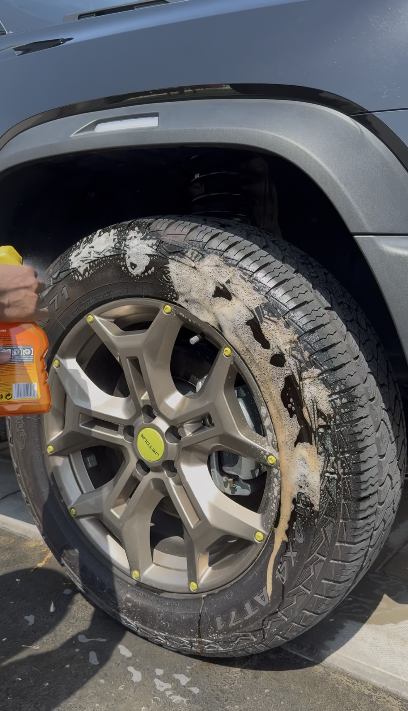 Tire and rim detailing